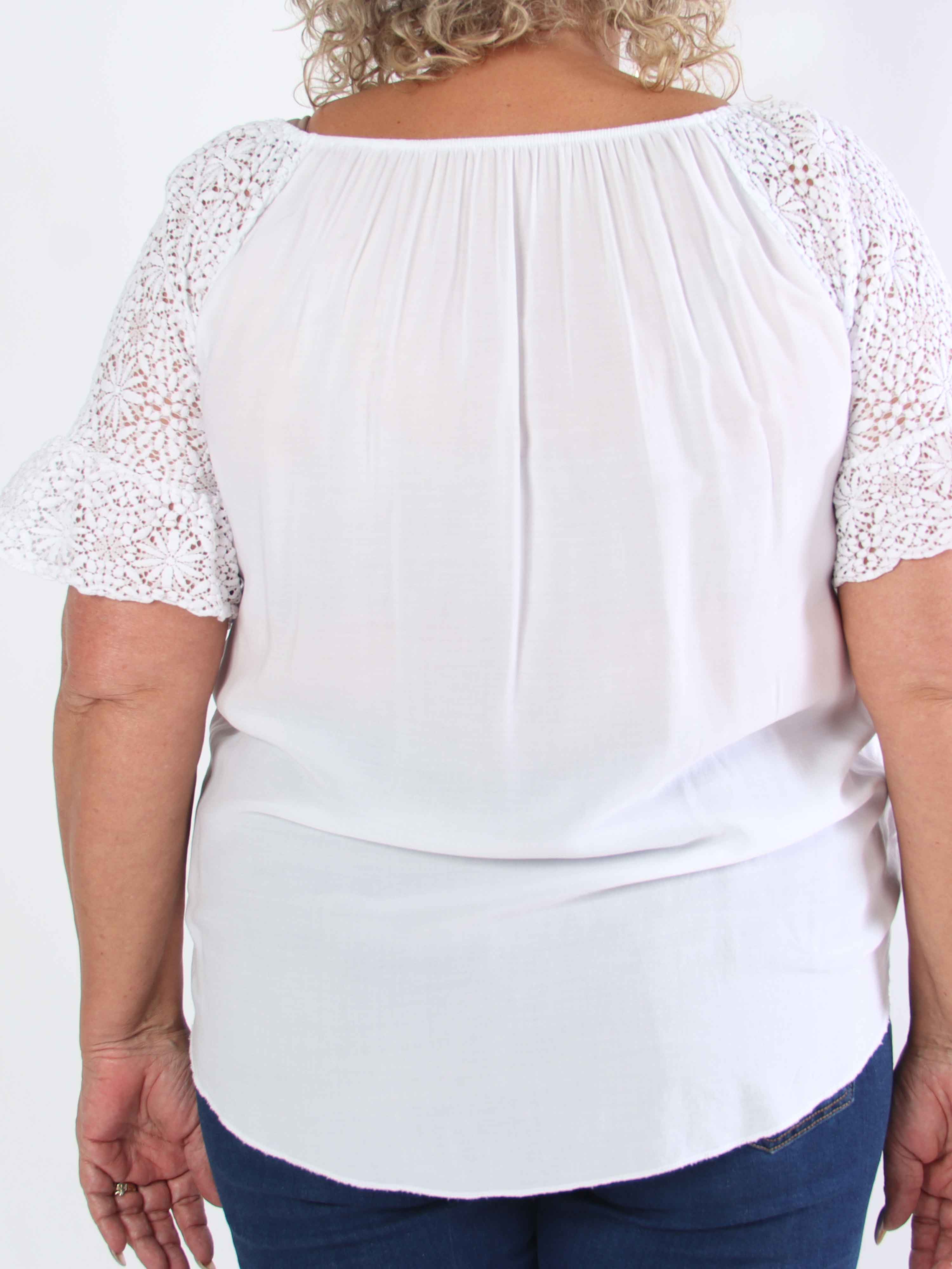 Elisa - Plus size-tunika i bomull med spets och elastisk halsringning